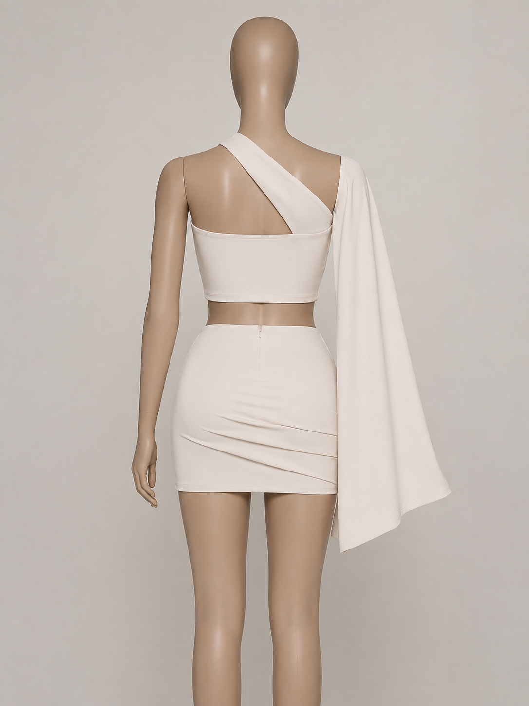 Conjunto Off-White Assimétrico com Manga Flare